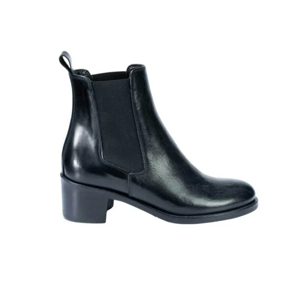 Women's elastic ankle boots in calfskin leather craftsmanship